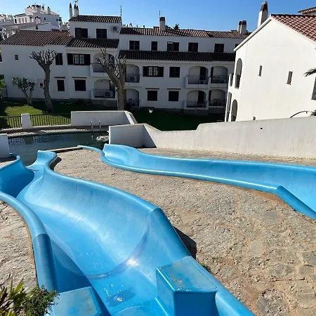 Isabel, Con Piscina, Restaurante Y Zona De Juegos
