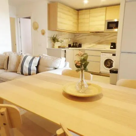 Isabel, Con Piscina, Restaurante Y Zona De Juegos