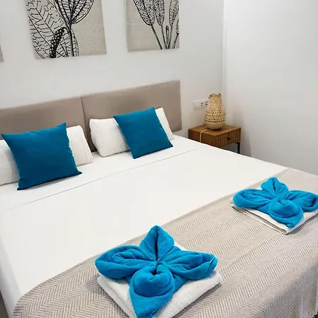 Isabel, Con Piscina, Restaurante Y Zona De Juegos Cala En Porter (Menorca)