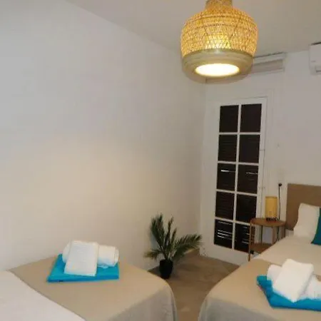 Isabel, Con Piscina, Restaurante Y Zona De Juegos